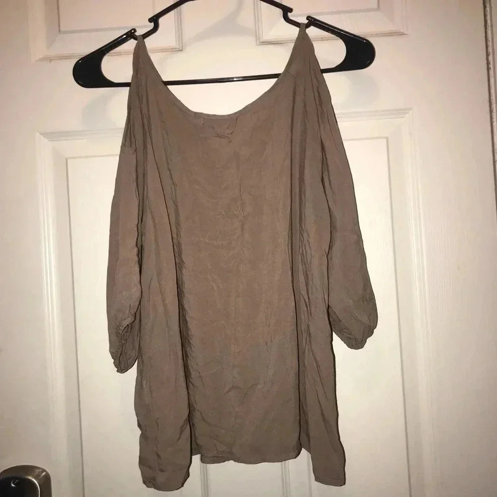 🧾 Button Down☑️ - Picture 4 of 7